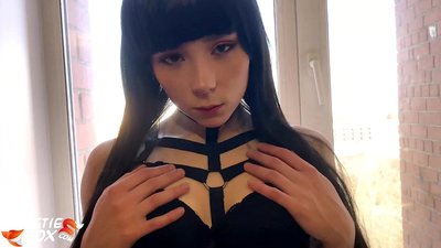 Горячая Брюнетка Глубоко Отсасывает  и Чувственно Ебется за Деньги