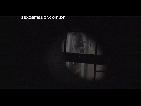 ❤️ Блондинку тайно снимает на видео соседский вуайерист, спрятанный за полыми кирпичами ❤️❌ Порно видео у нас ️❤