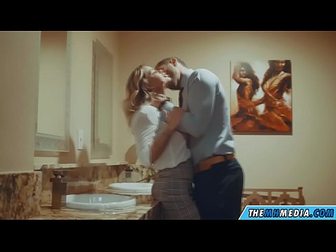 ❤️ когда грудастая блондинка соблазняет тебя в общественном туалете ❤️❌ Порно видео у нас ️❤